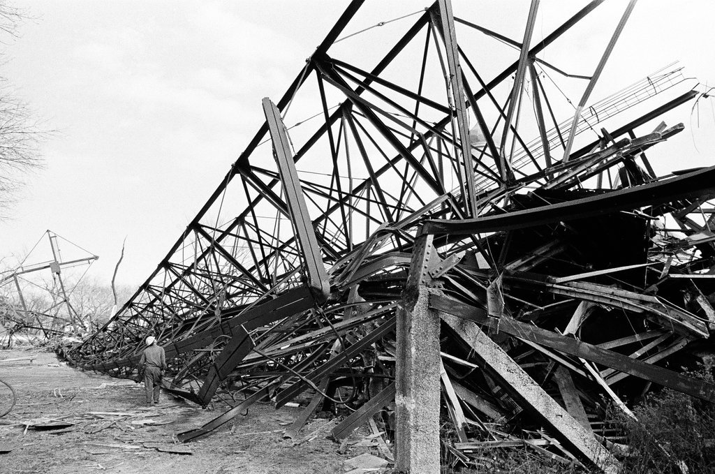Parachutes ride demolished at Riverview Park - Chicago Sun-Times