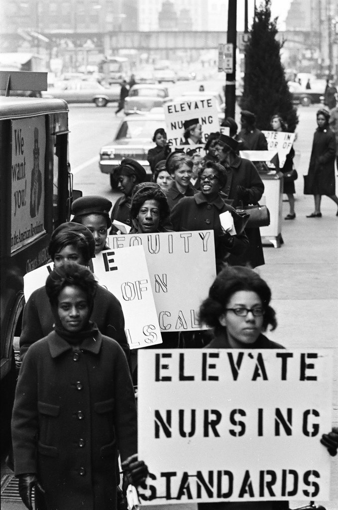 Nurses picketing at City Hall - Chicago Sun-Times