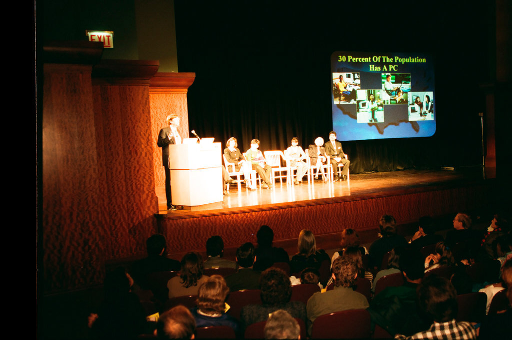 Bill Gates speaks at Library - Chicago Sun-Times