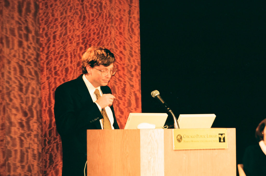 Bill Gates speaks at Library - Chicago Sun-Times