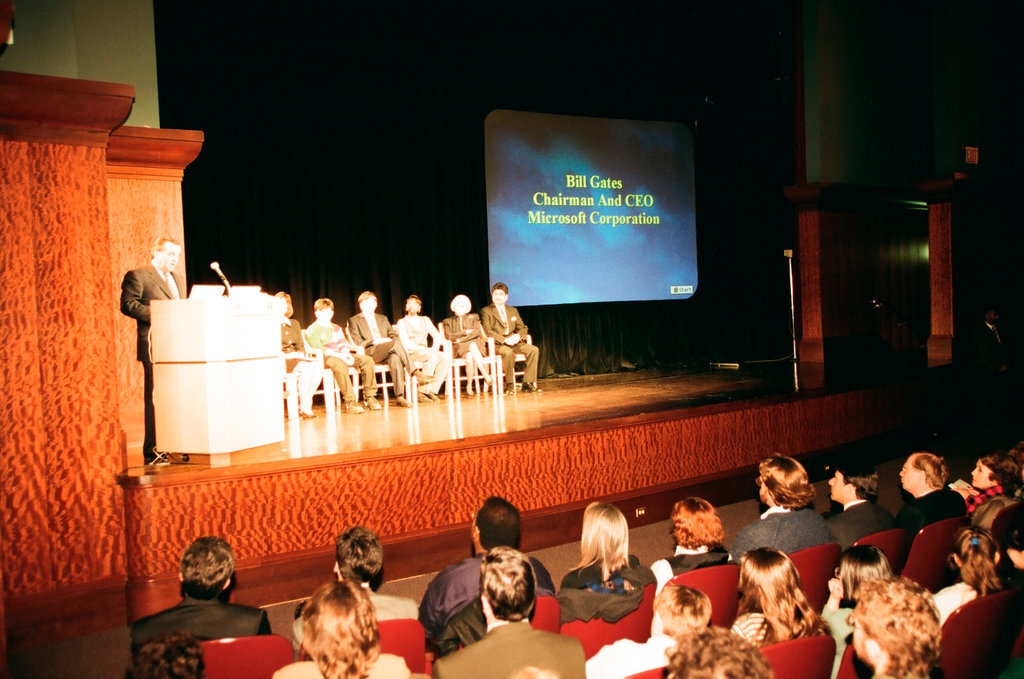 Bill Gates speaks at Library - Chicago Sun-Times