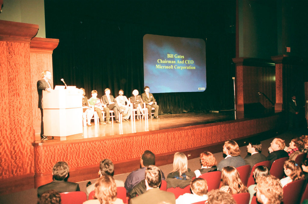 Bill Gates speaks at Library - Chicago Sun-Times