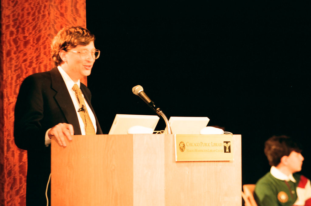 Bill Gates speaks at Library - Chicago Sun-Times