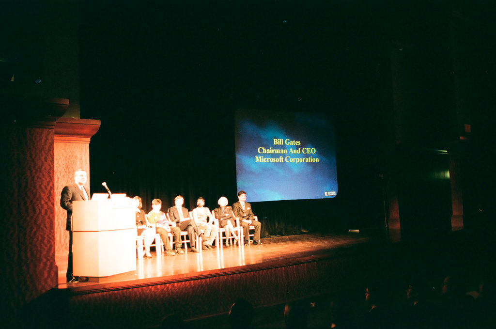 Bill Gates speaks at Library - Chicago Sun-Times