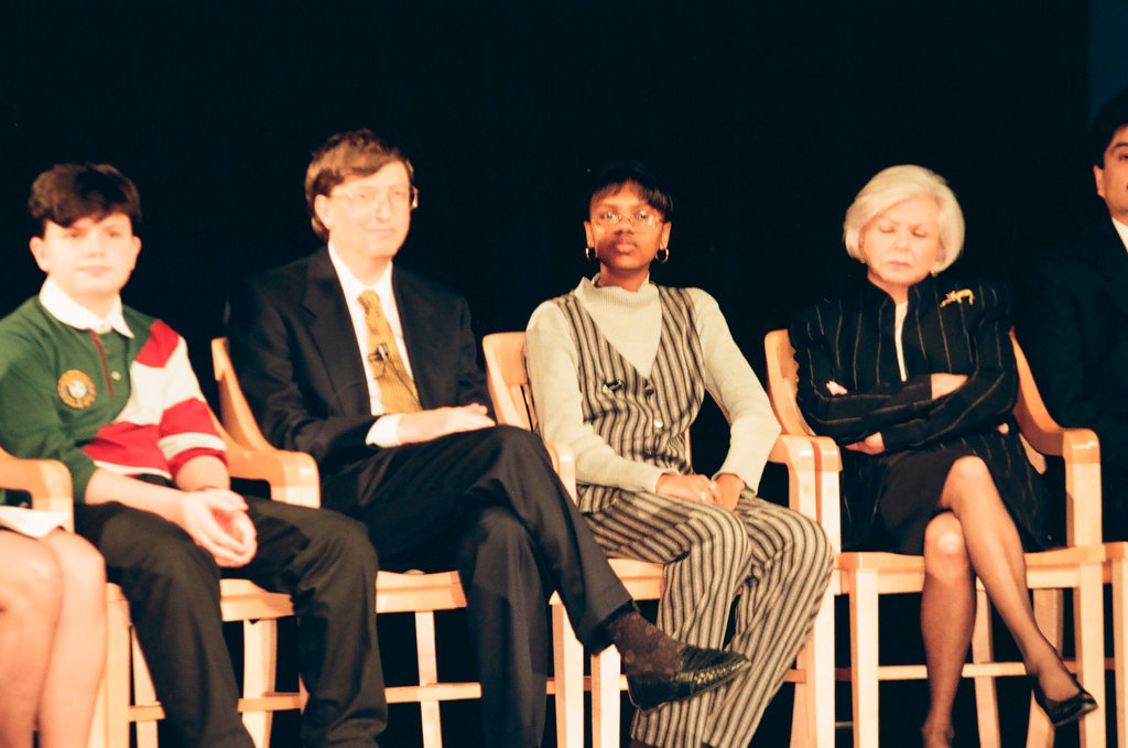 Bill Gates speaks at Library - Chicago Sun-Times