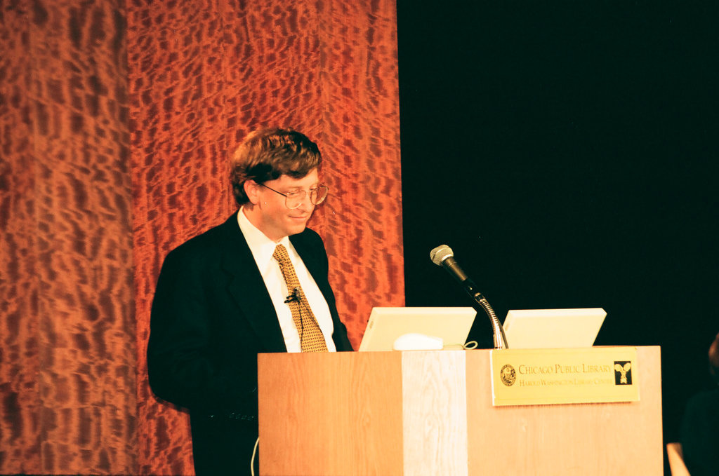Bill Gates speaks at Library - Chicago Sun-Times