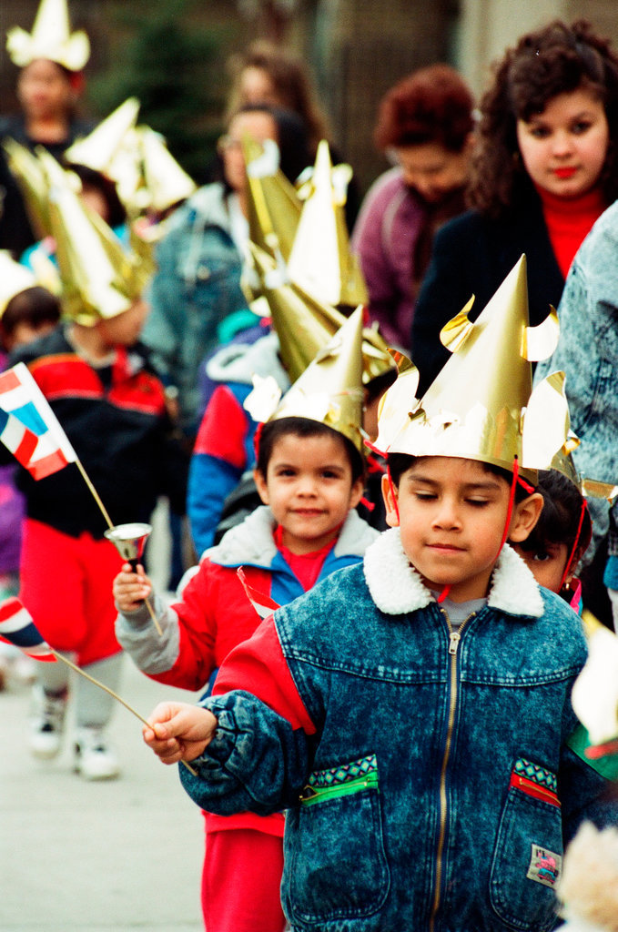 Children celebrate Thai New Year - Chicago Sun-Times