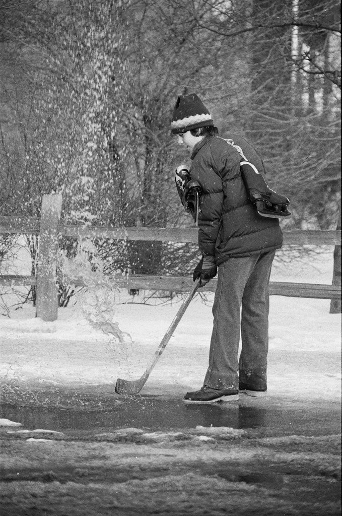 Hockey in Hyde Park street - Chicago Sun-Times