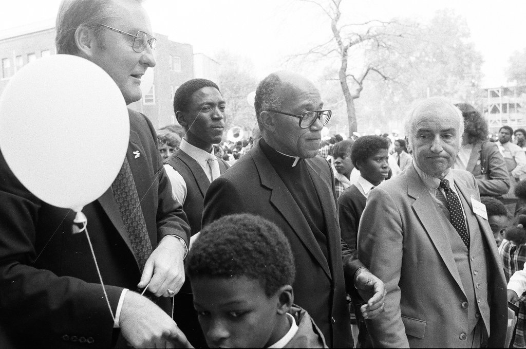 Governor Thompson and Muhammad Ali visit students - Chicago Sun-Times