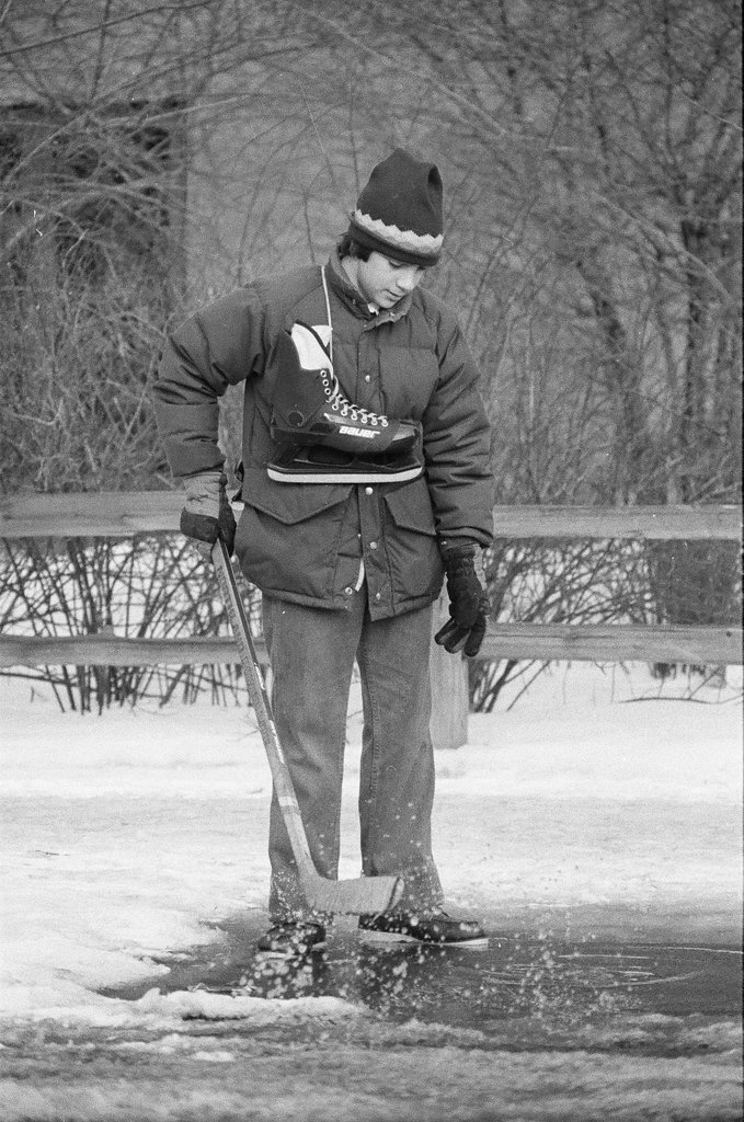 Hockey in Hyde Park street - Chicago Sun-Times