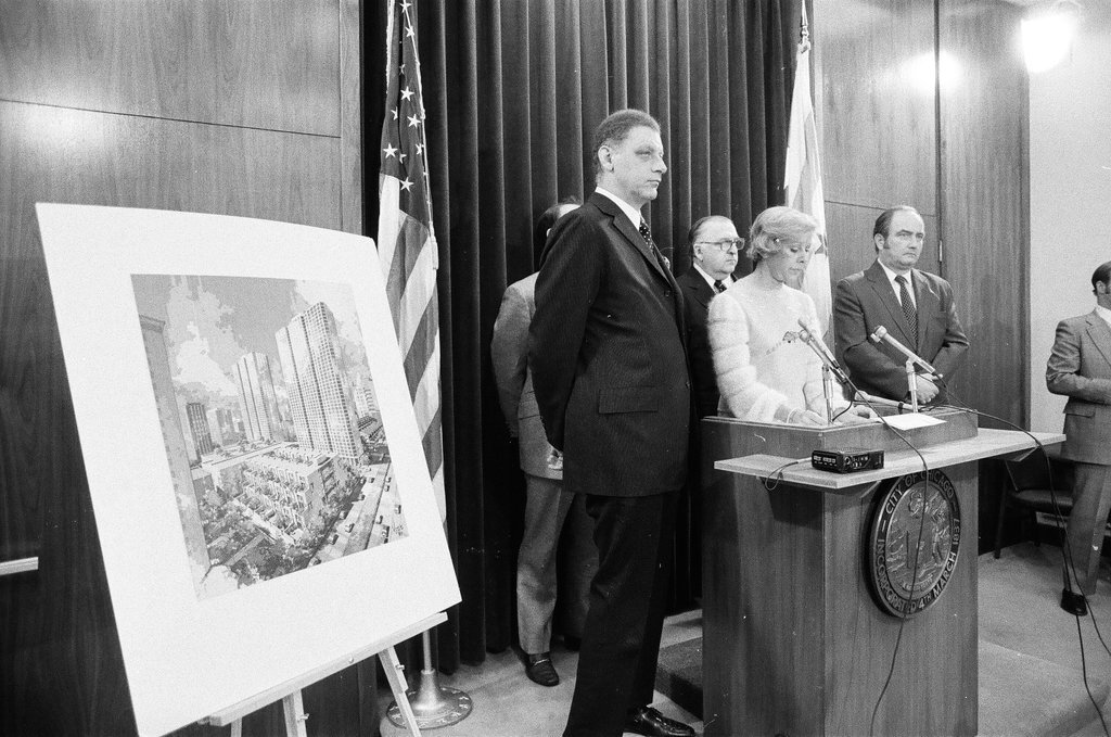 Jane Byrne announces North Loop plans - Chicago Sun-Times