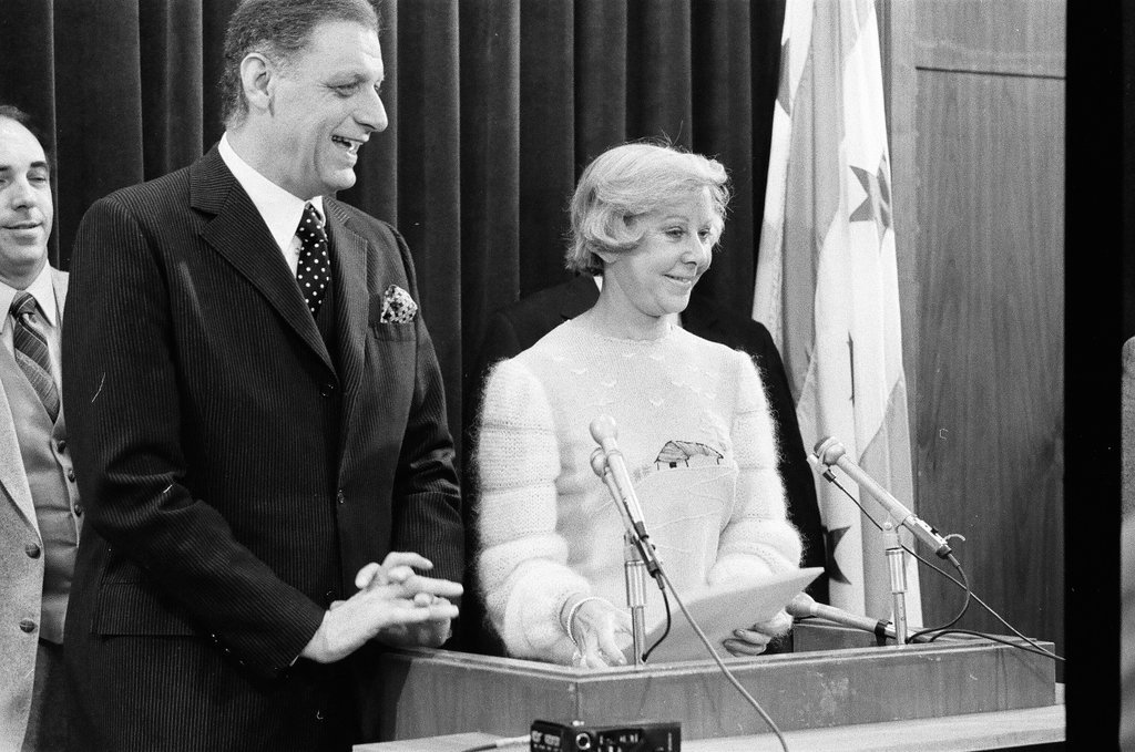 Jane Byrne announces North Loop plans - Chicago Sun-Times