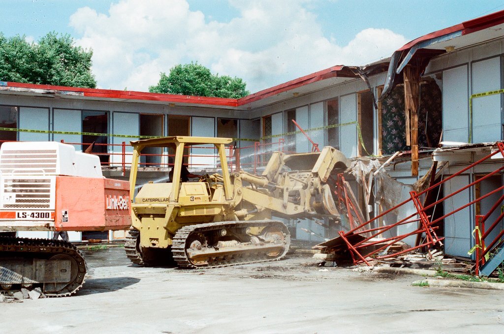 Riverside Motel demolished - Chicago Sun-Times