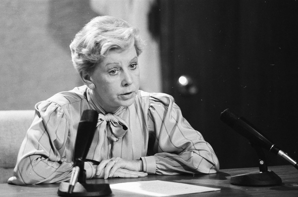 Jane Byrne O'Hare press conference - Jarvinen for Chicago Sun-Times