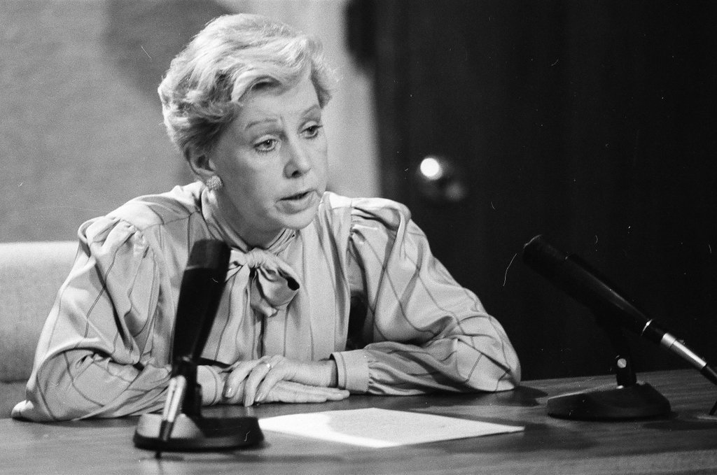 Jane Byrne O'Hare press conference - Jarvinen for Chicago Sun-Times
