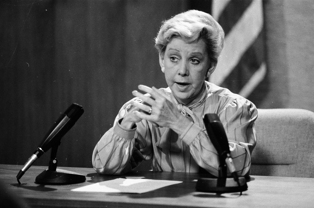 Jane Byrne O'Hare press conference - Jarvinen for Chicago Sun-Times