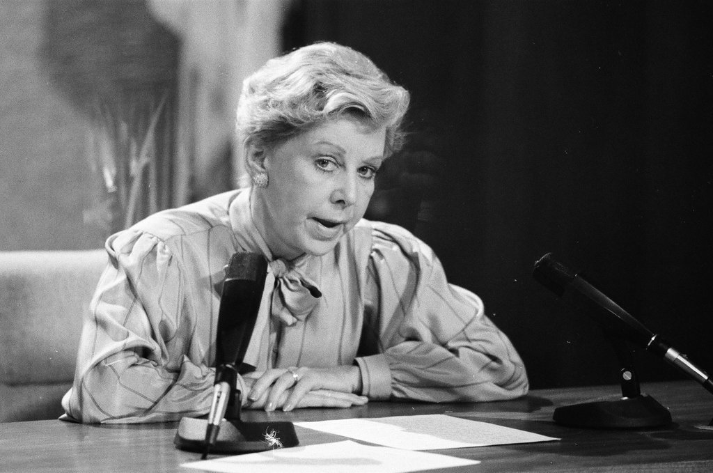 Jane Byrne O'Hare press conference - Jarvinen for Chicago Sun-Times