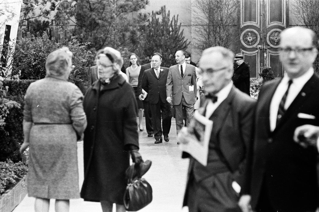 Mayor Daley tours Flower Show - Chicago Sun-Times