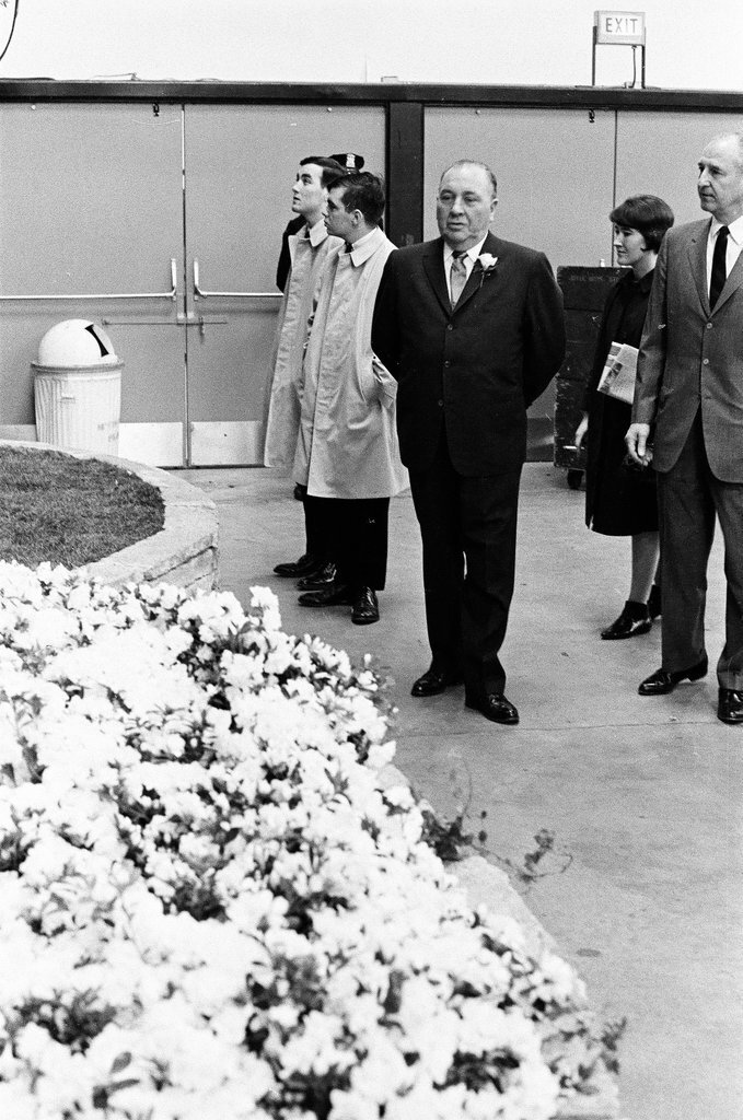 Mayor Daley tours Flower Show - Chicago Sun-Times