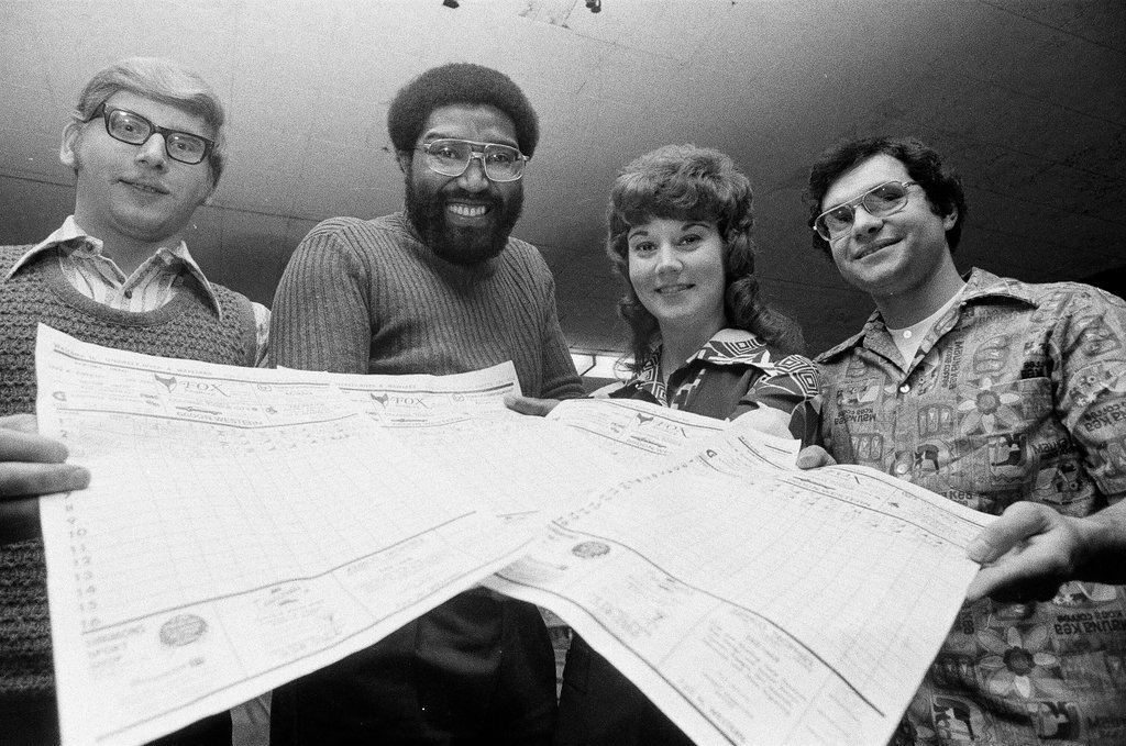 Bowlers at Diversey River Bowl - Chicago Sun-Times
