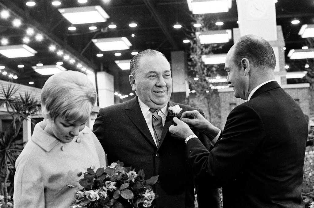 Mayor Daley tours Flower Show - Chicago Sun-Times
