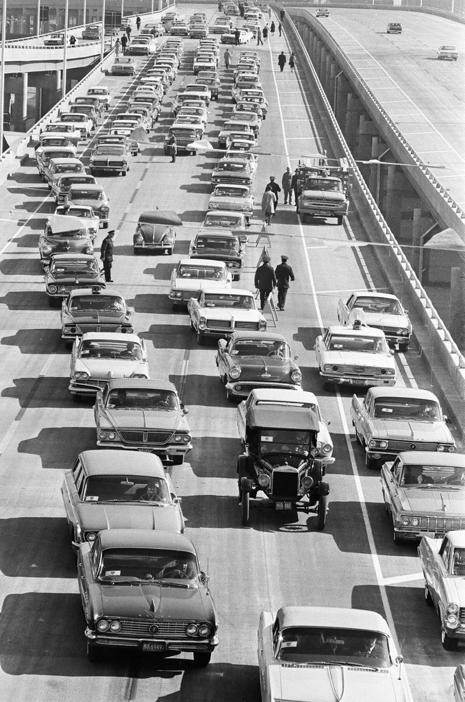 Southwest Expressway opens - Chicago Sun-Times