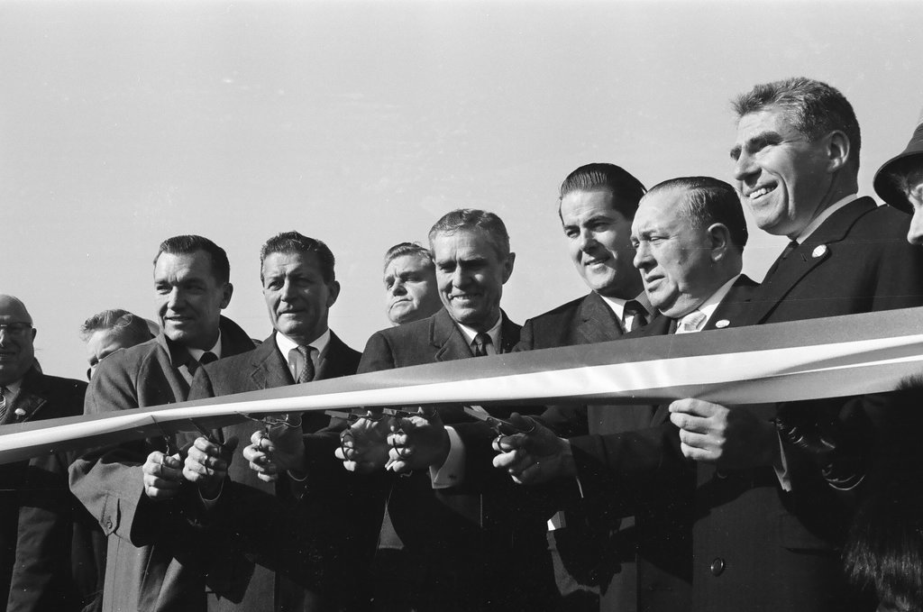 Southwest Expressway opens - Chicago Sun-Times