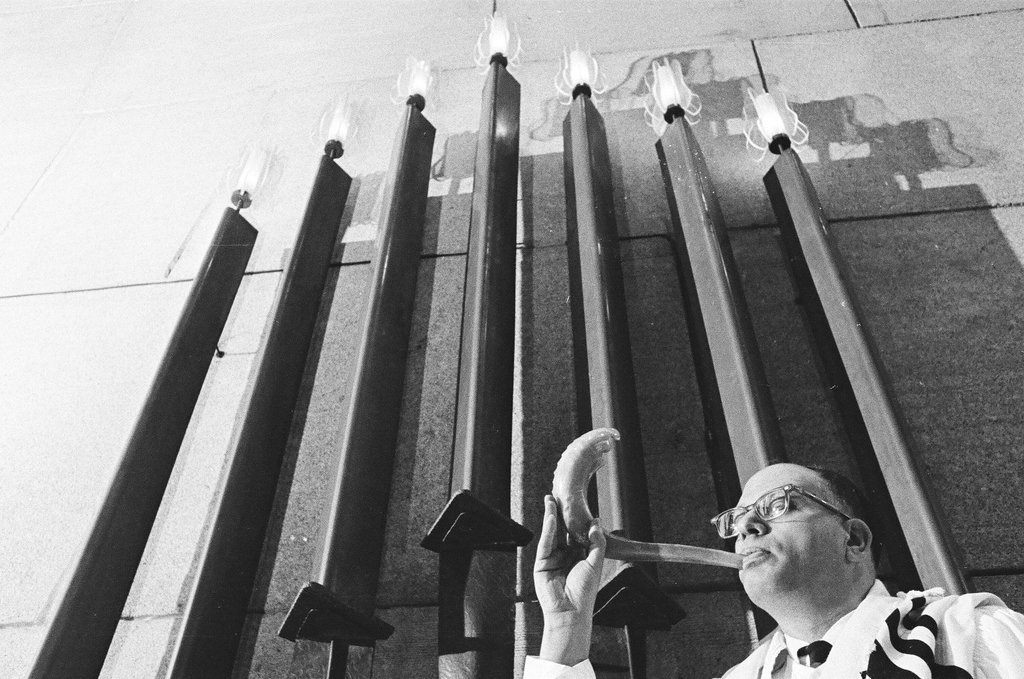Rosh Hashanah at Loop Synagogue - Chicago Sun-Times