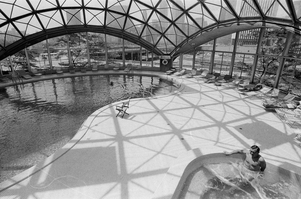 Outer Drive East swimming pool - Chicago Sun-Times