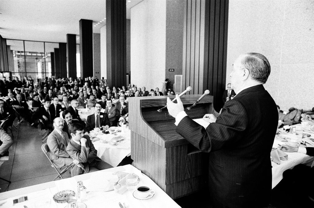 Mayor Daley at new Hyatt Regency - Chicago Sun-Times