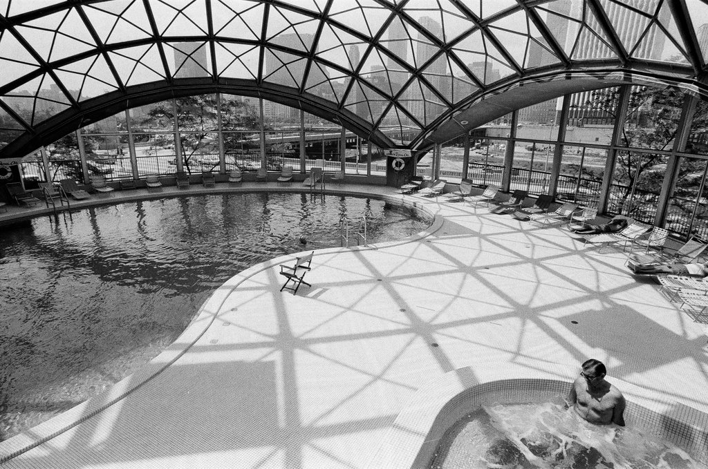 Outer Drive East swimming pool - Chicago Sun-Times