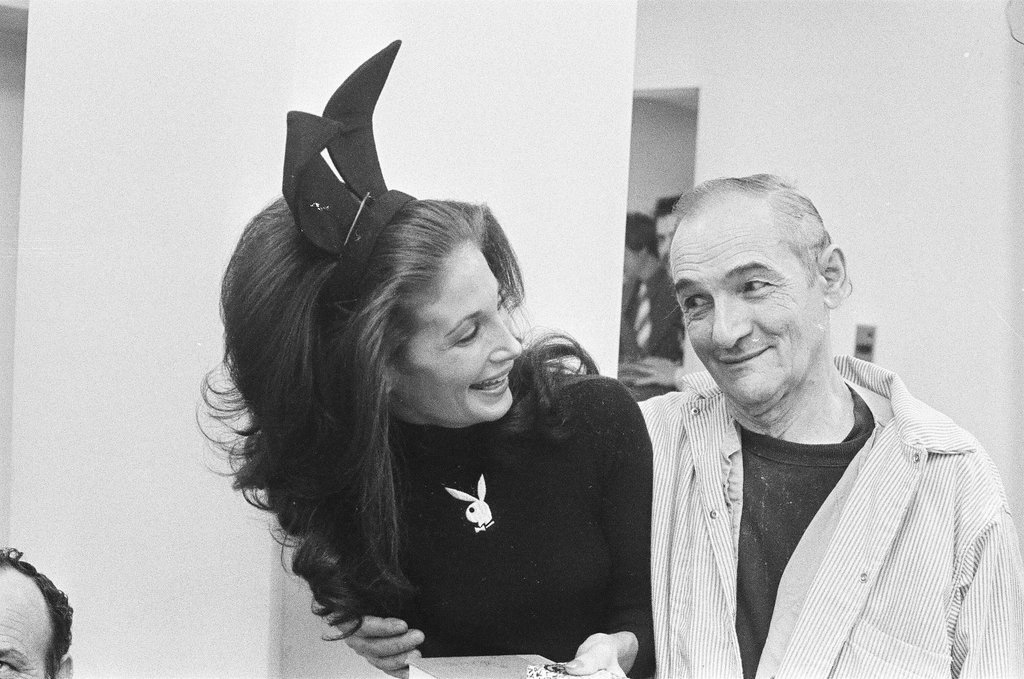 Playboy bunnies visit VA hospital - Chicago Sun-Times