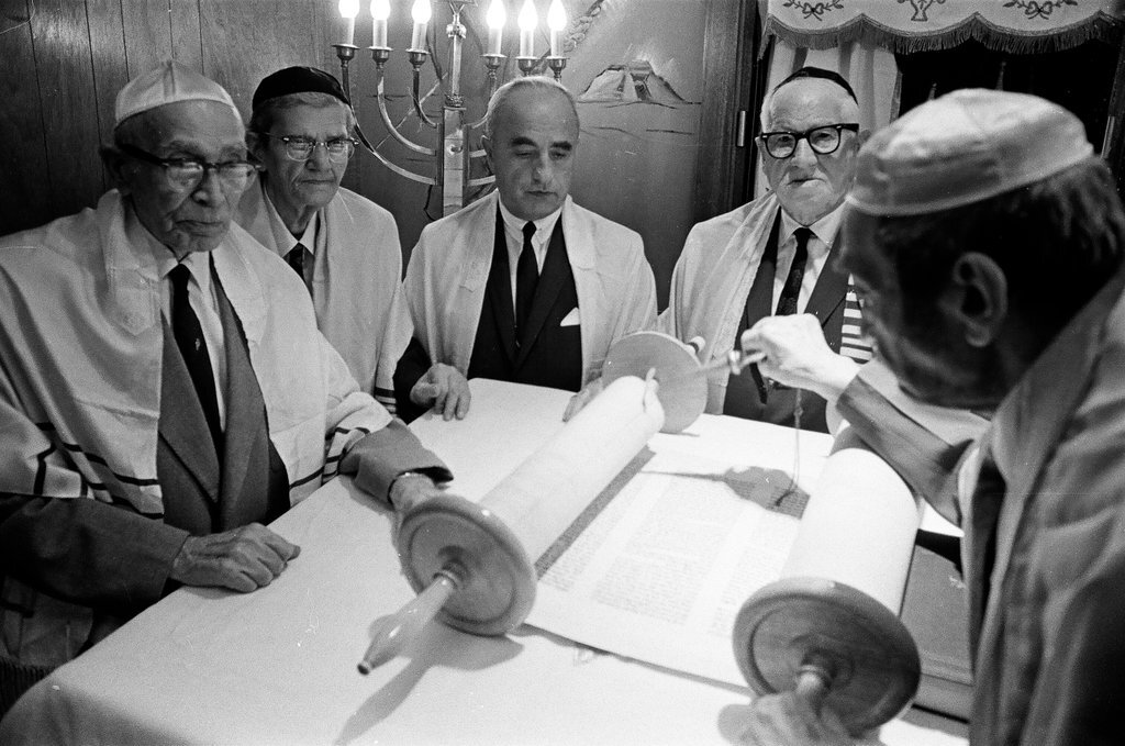 Yom Kippur / Rosh Hashanah celebration - Chicago Sun-Times