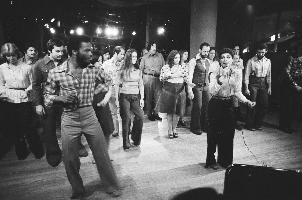 Robin and Reggie teach disco steps - Duane Hall for Chicago Sun-Times