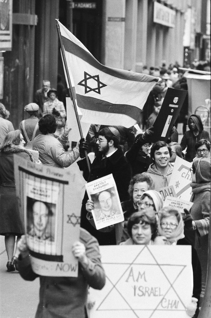 Holocaust survivors at press conference - Chicago Sun-Times