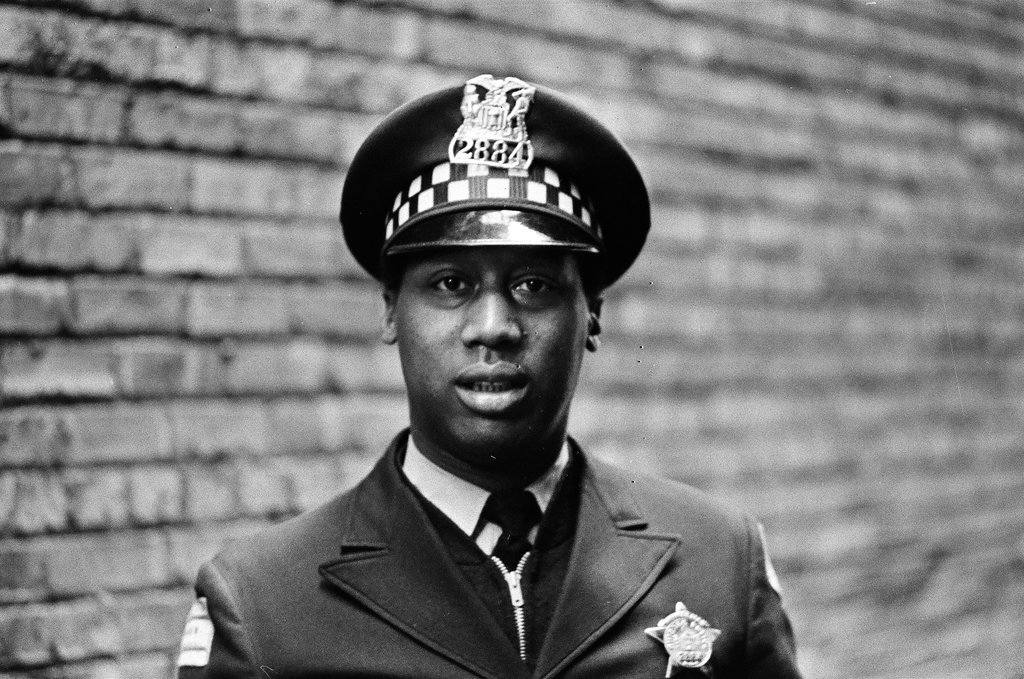 Renault Robinson walks new alley beat - John H. White for Chicago Sun-Times
