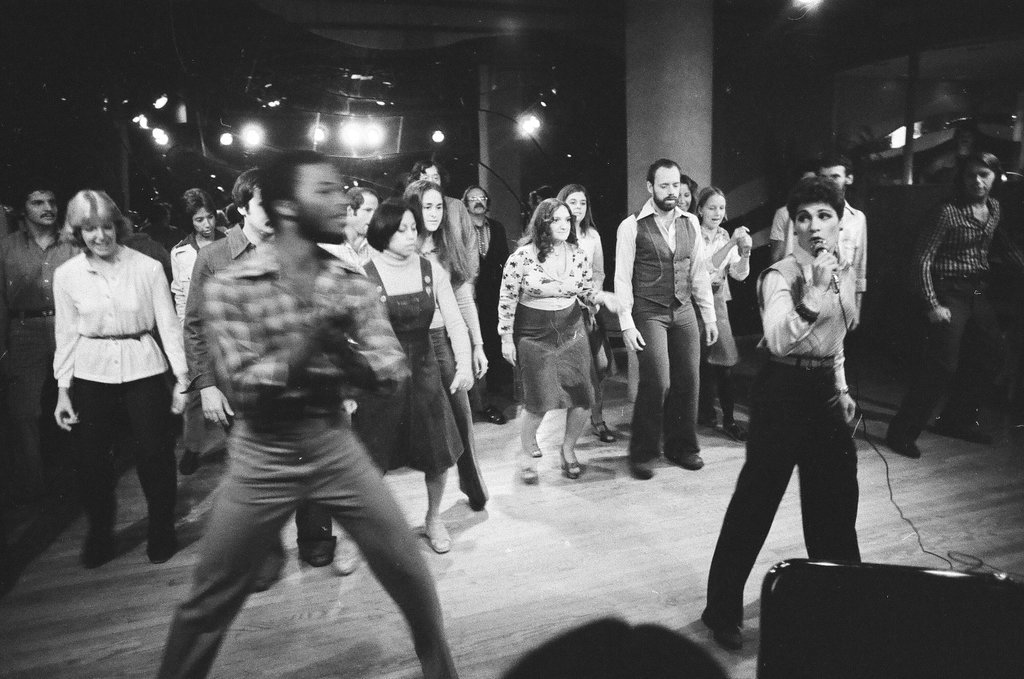 Robin and Reggie teach disco steps - Duane Hall for Chicago Sun-Times