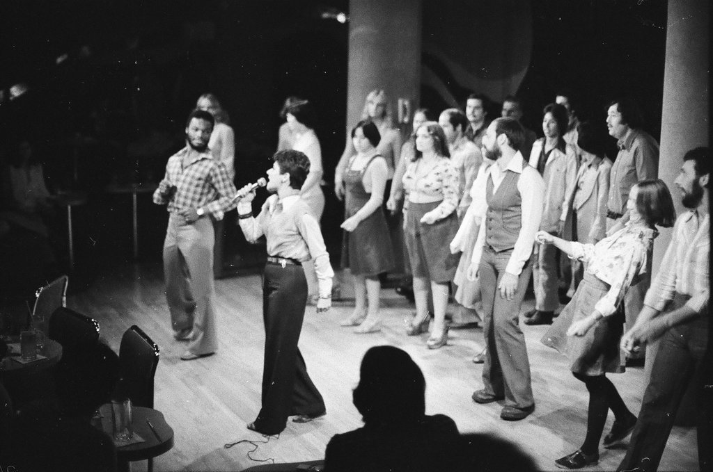 Robin and Reggie teach disco steps - Duane Hall for Chicago Sun-Times