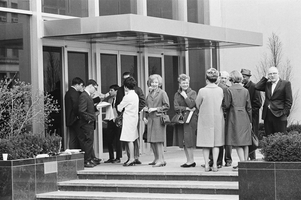 People arrive for Richard Speck trial - Jack Dykinga for Chicago Sun-Times