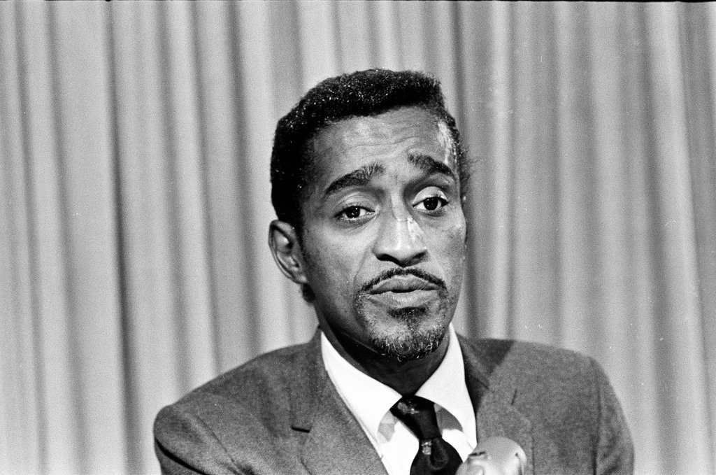 Sammy Davis Jr. leaves Weiss Hospital - Kotalik (Bob or George) for Chicago Sun-Times