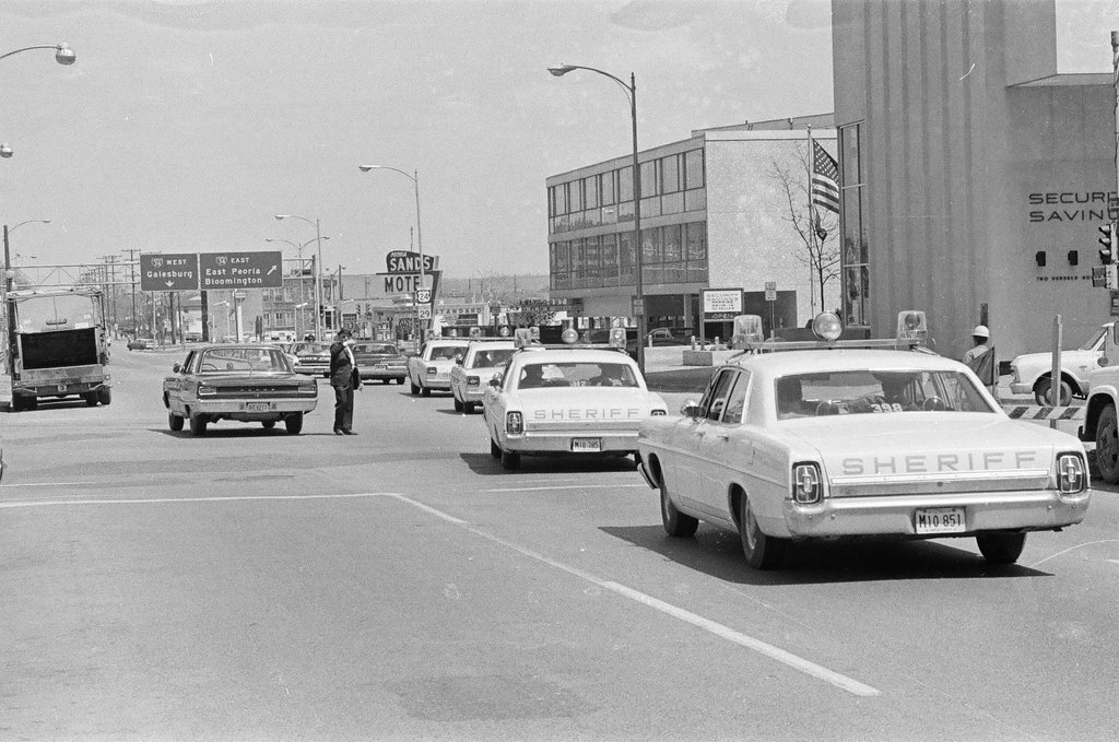 People arrive for Richard Speck trial - Jack Dykinga for Chicago Sun-Times