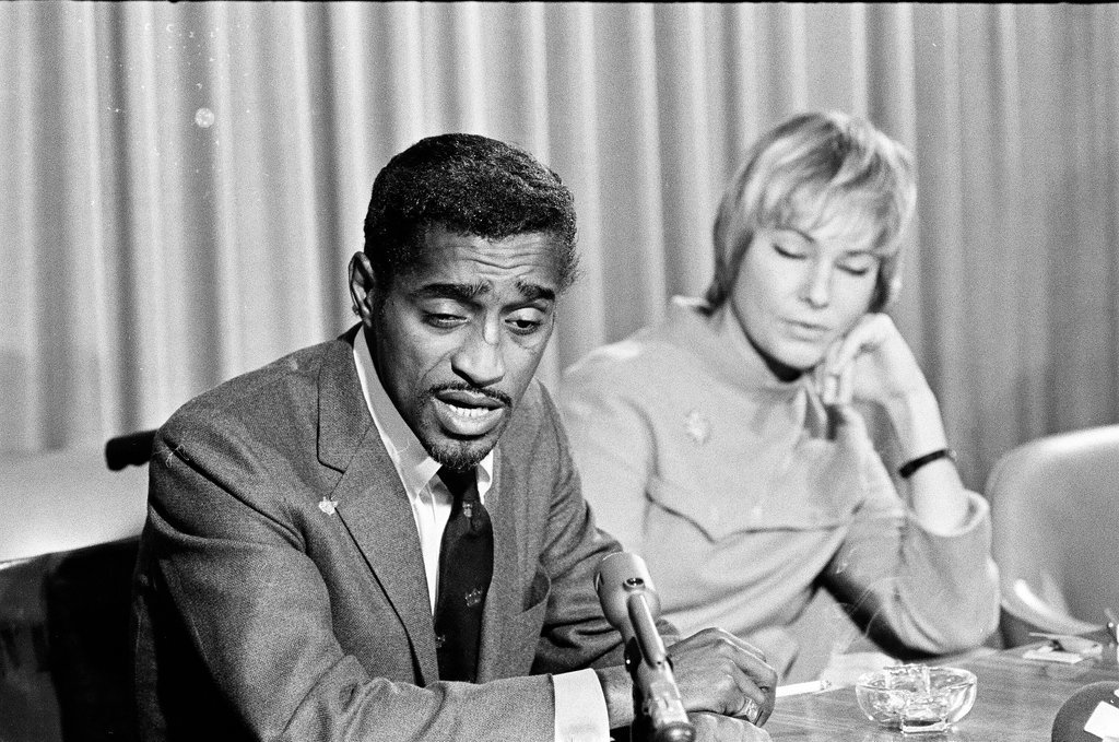 Sammy Davis Jr. leaves Weiss Hospital - Kotalik (Bob or George) for Chicago Sun-Times