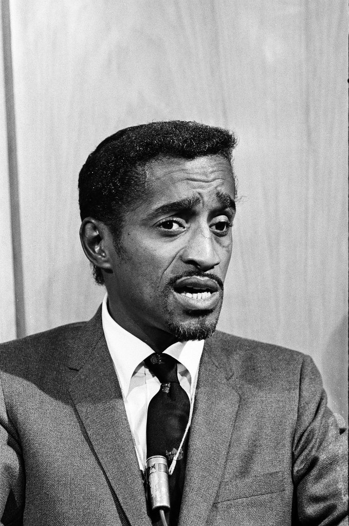 Sammy Davis Jr. leaves Weiss Hospital - Kotalik (Bob or George) for Chicago Sun-Times