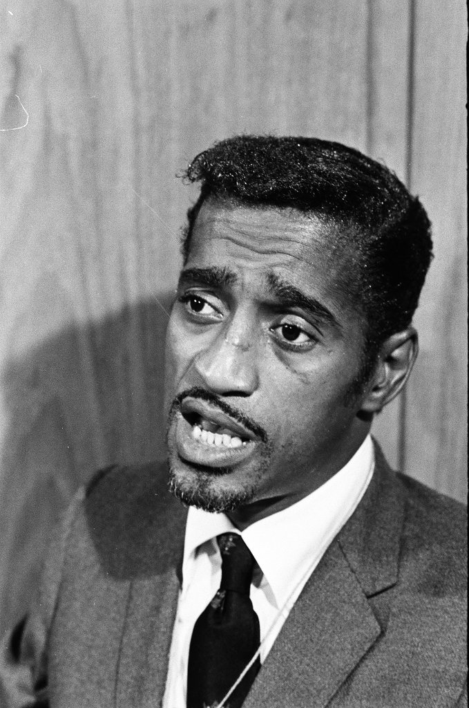 Sammy Davis Jr. leaves Weiss Hospital - Kotalik (Bob or George) for Chicago Sun-Times