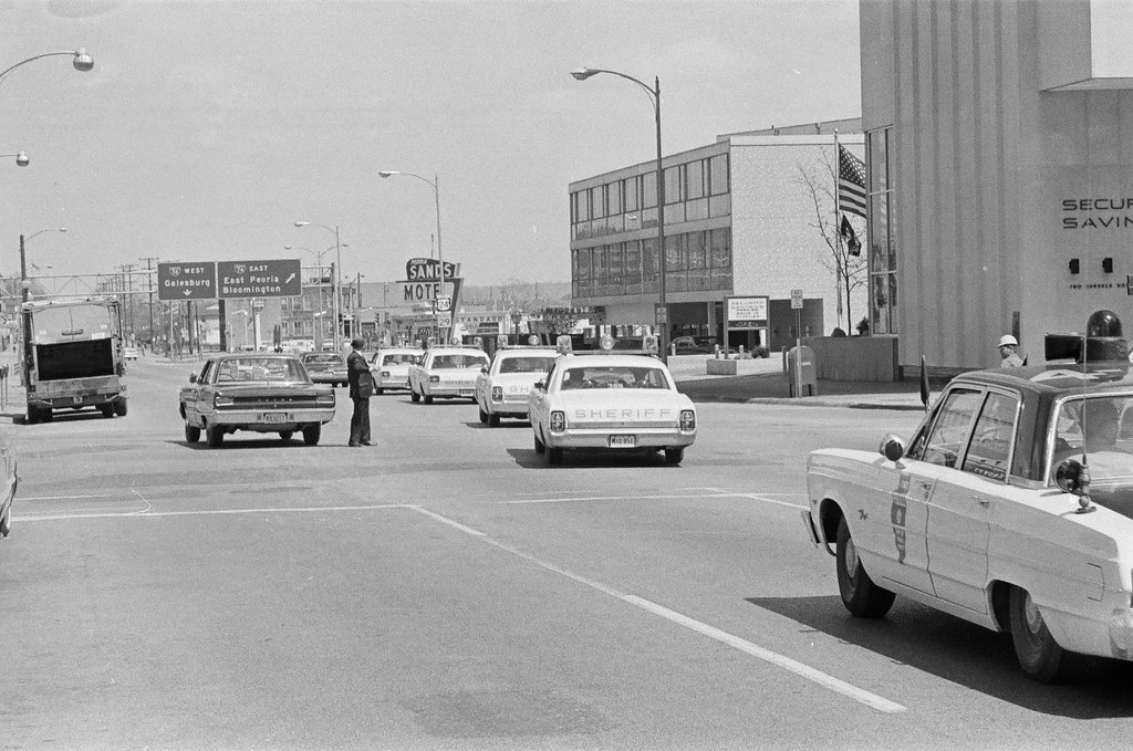 People arrive for Richard Speck trial - Jack Dykinga for Chicago Sun-Times