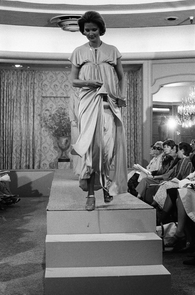 Zandra Rhodes in Fields fashion show - Martha Hartnett for Chicago Sun-Times