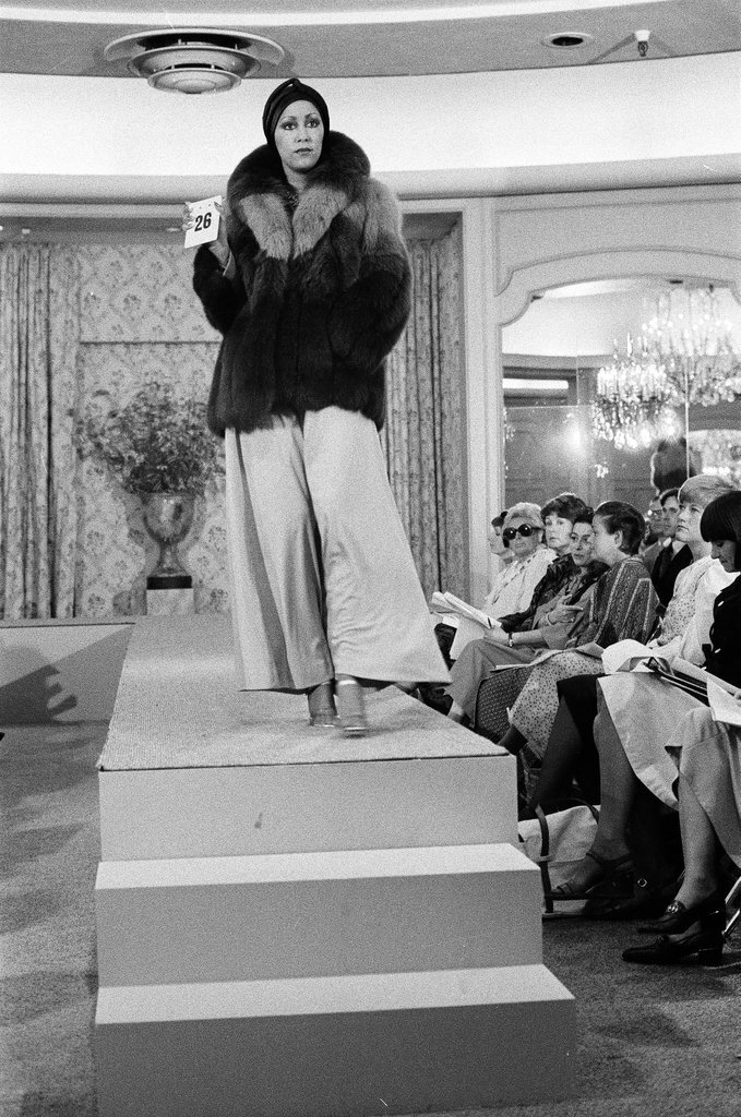 Zandra Rhodes in Fields fashion show - Martha Hartnett for Chicago Sun-Times