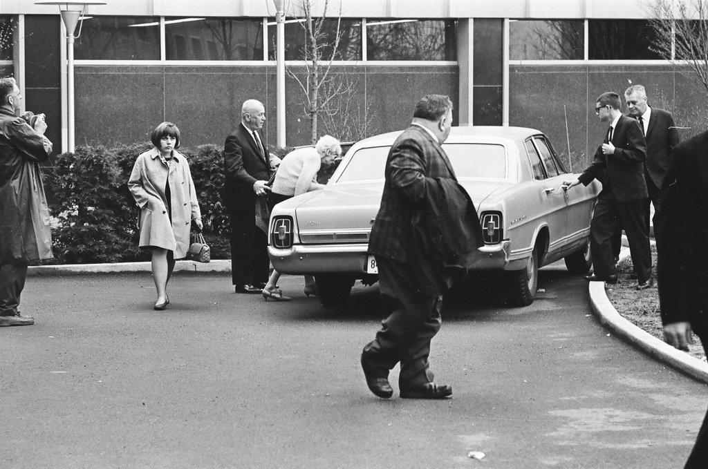 People arrive for Richard Speck trial - Gary Settle for Chicago Sun-Times