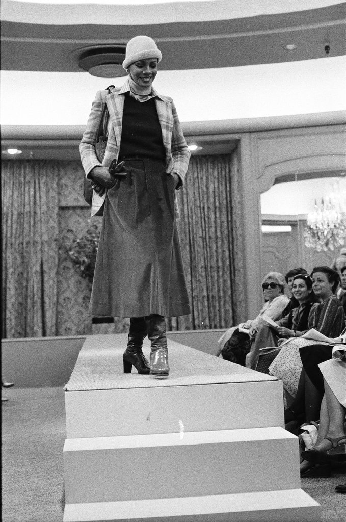 Zandra Rhodes in Fields fashion show - Martha Hartnett for Chicago Sun-Times