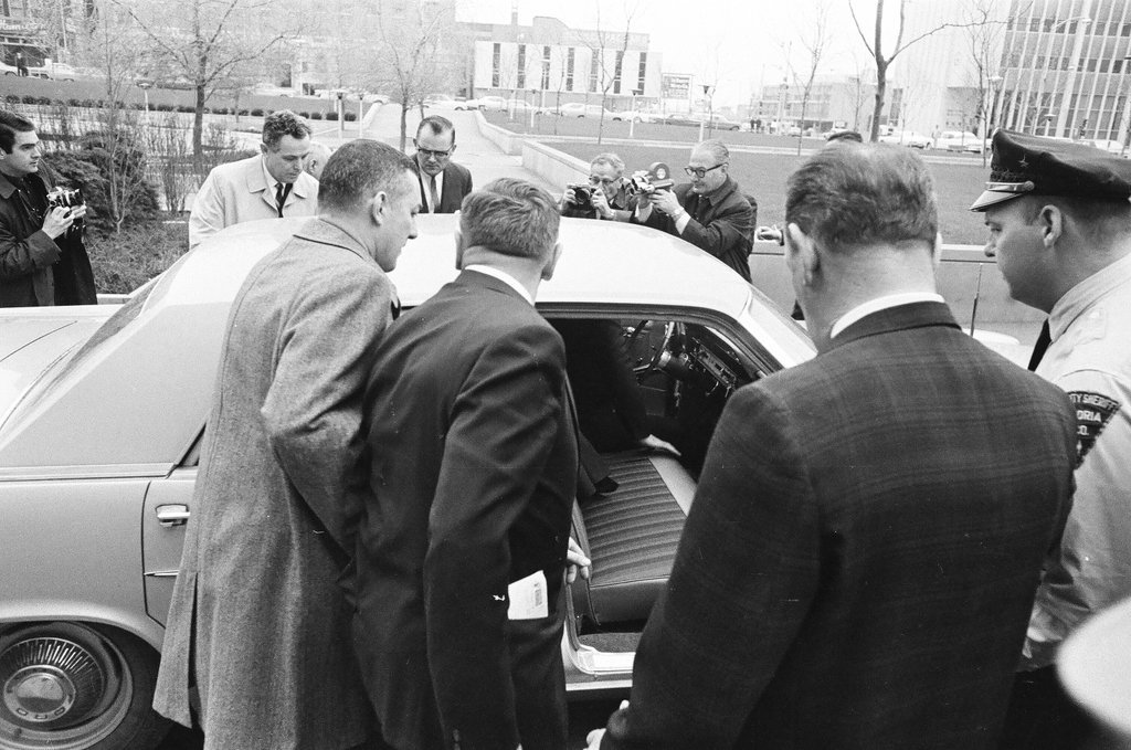 People arrive for Richard Speck trial - Gary Settle for Chicago Sun-Times